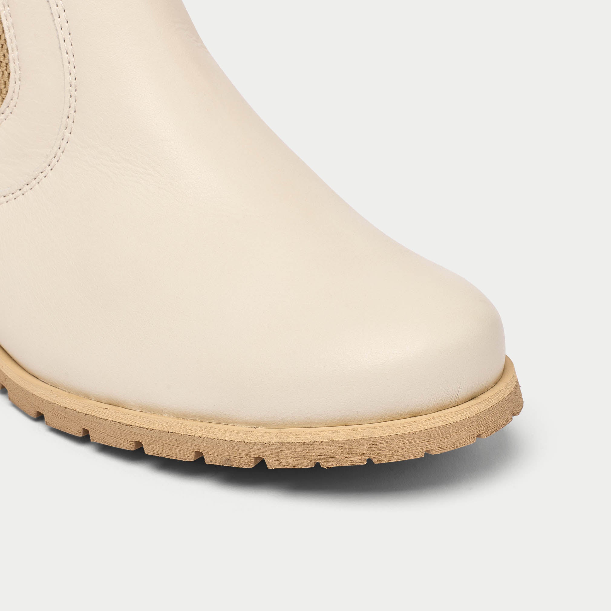 Alice butter leather boot tip view