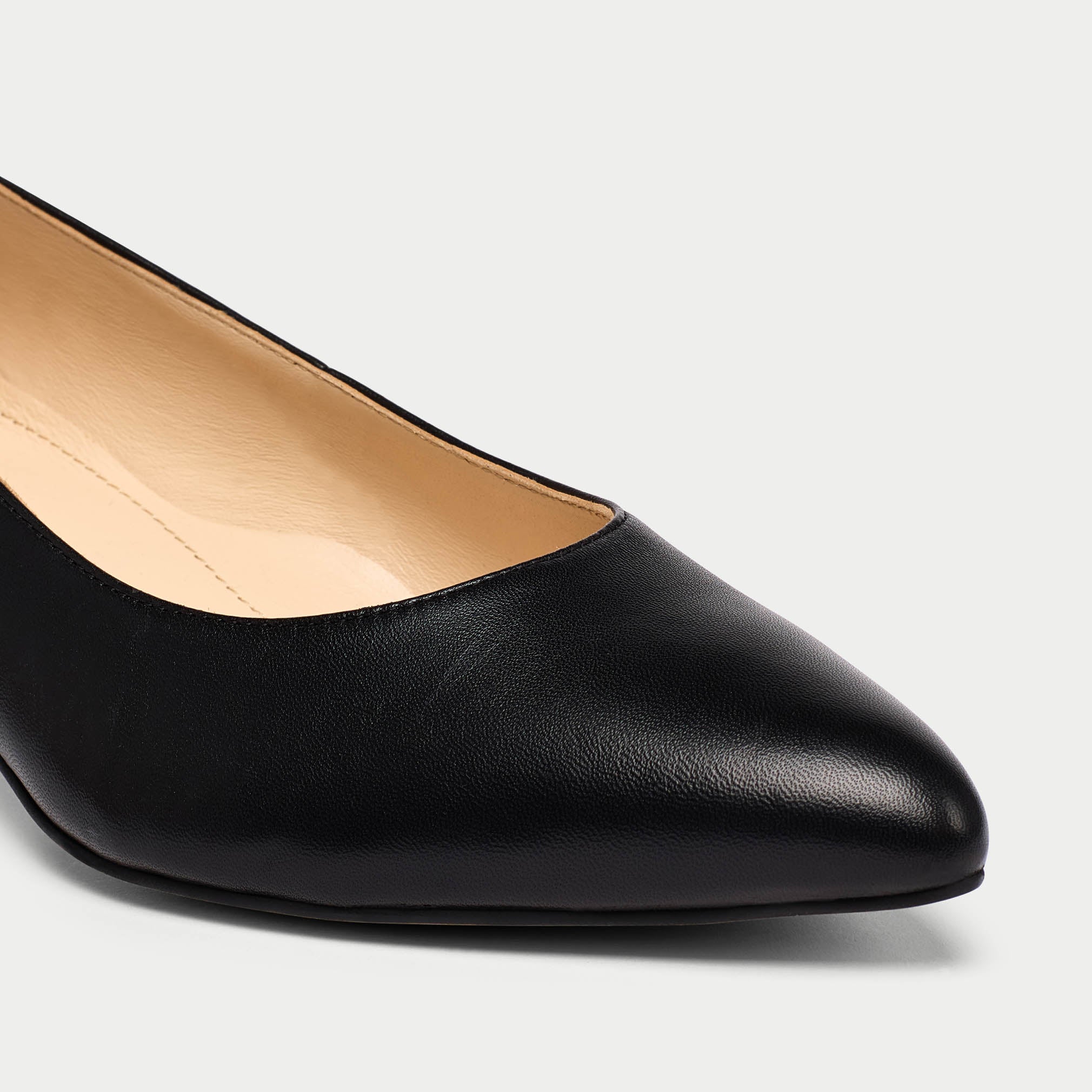 Claudia black leather tip view