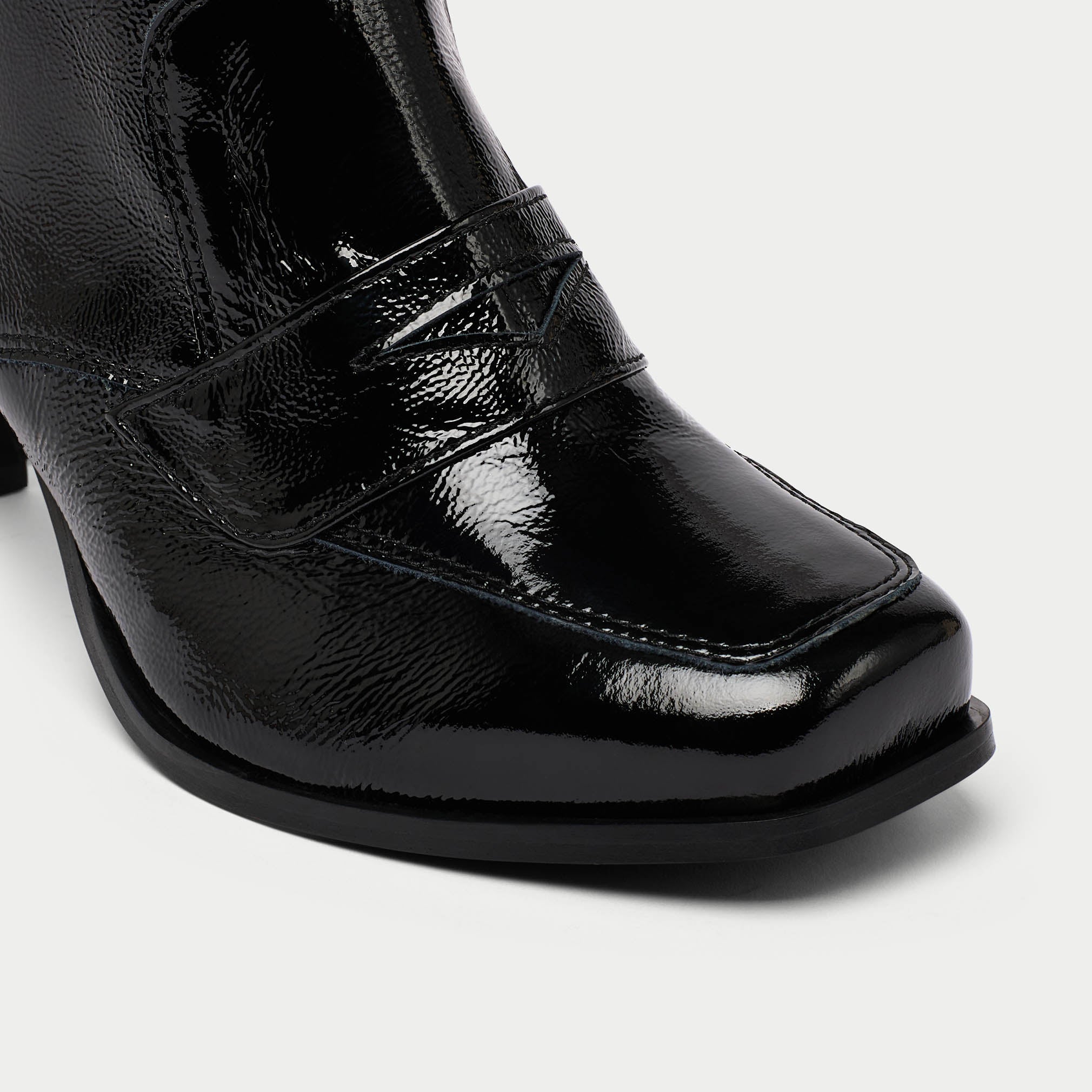 Daphne black boot tip close up