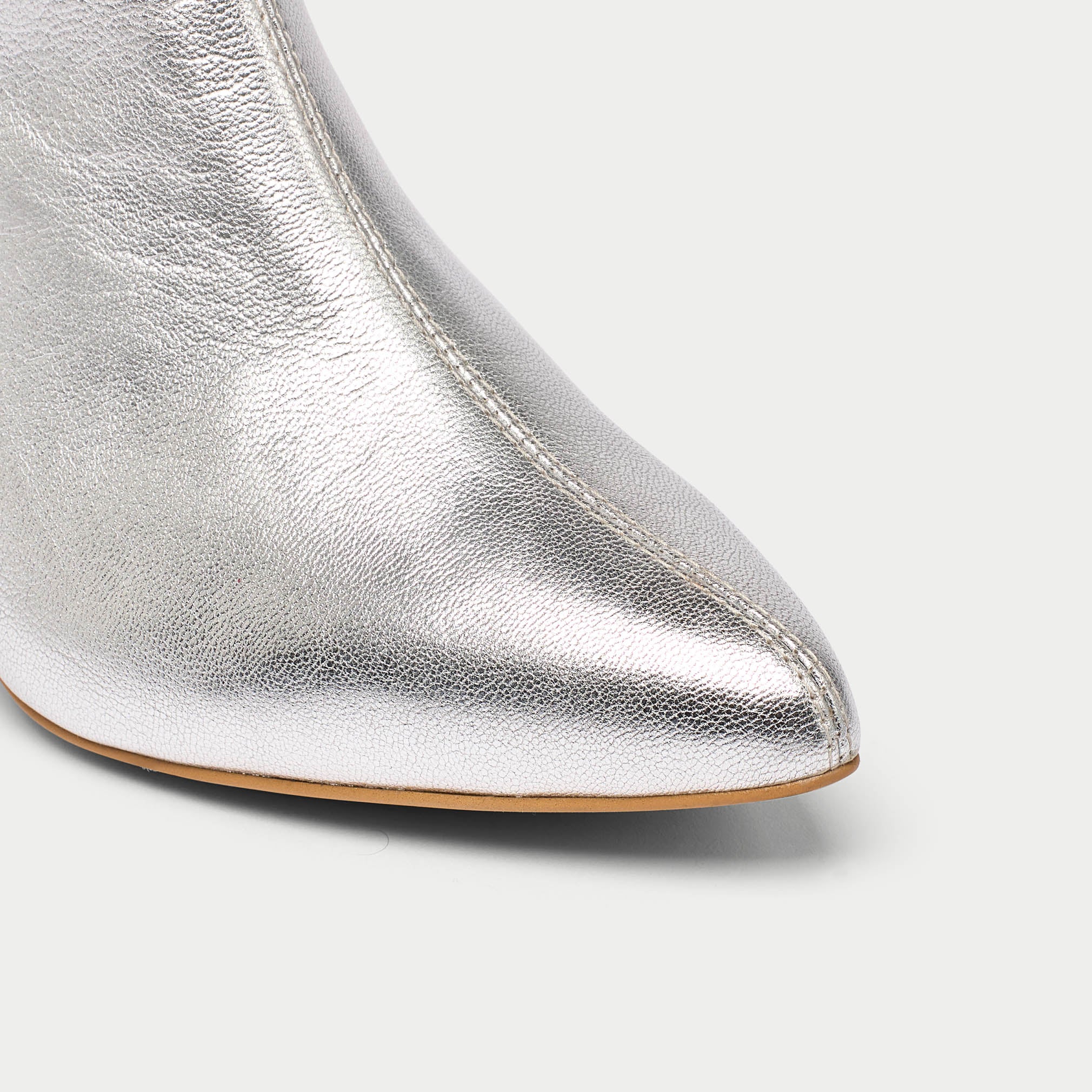 Hazel silver boot tip close up