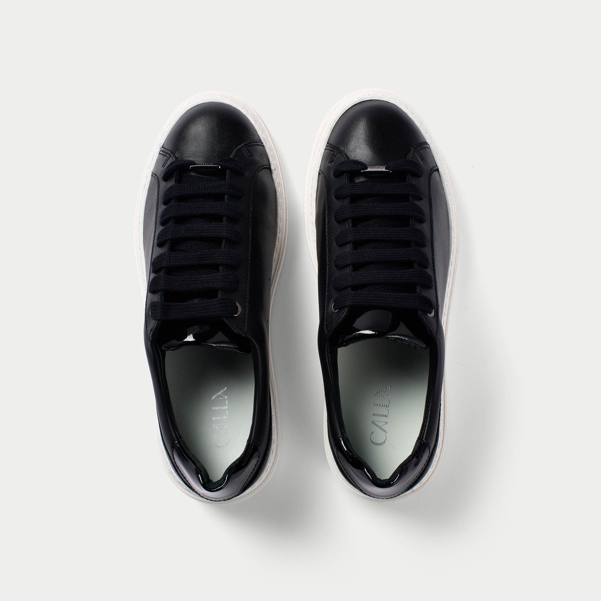 Comet - Black Leather Sneakers
