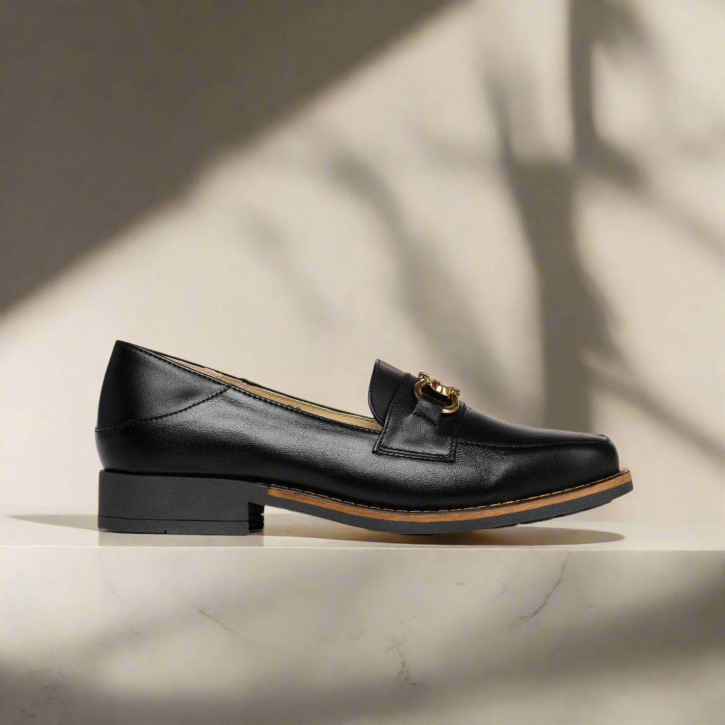 Meredith - Black leather