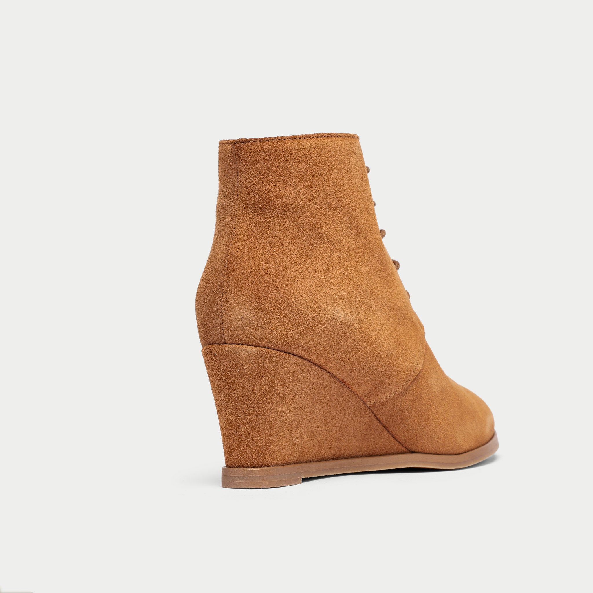 Louise tan shoe heel view