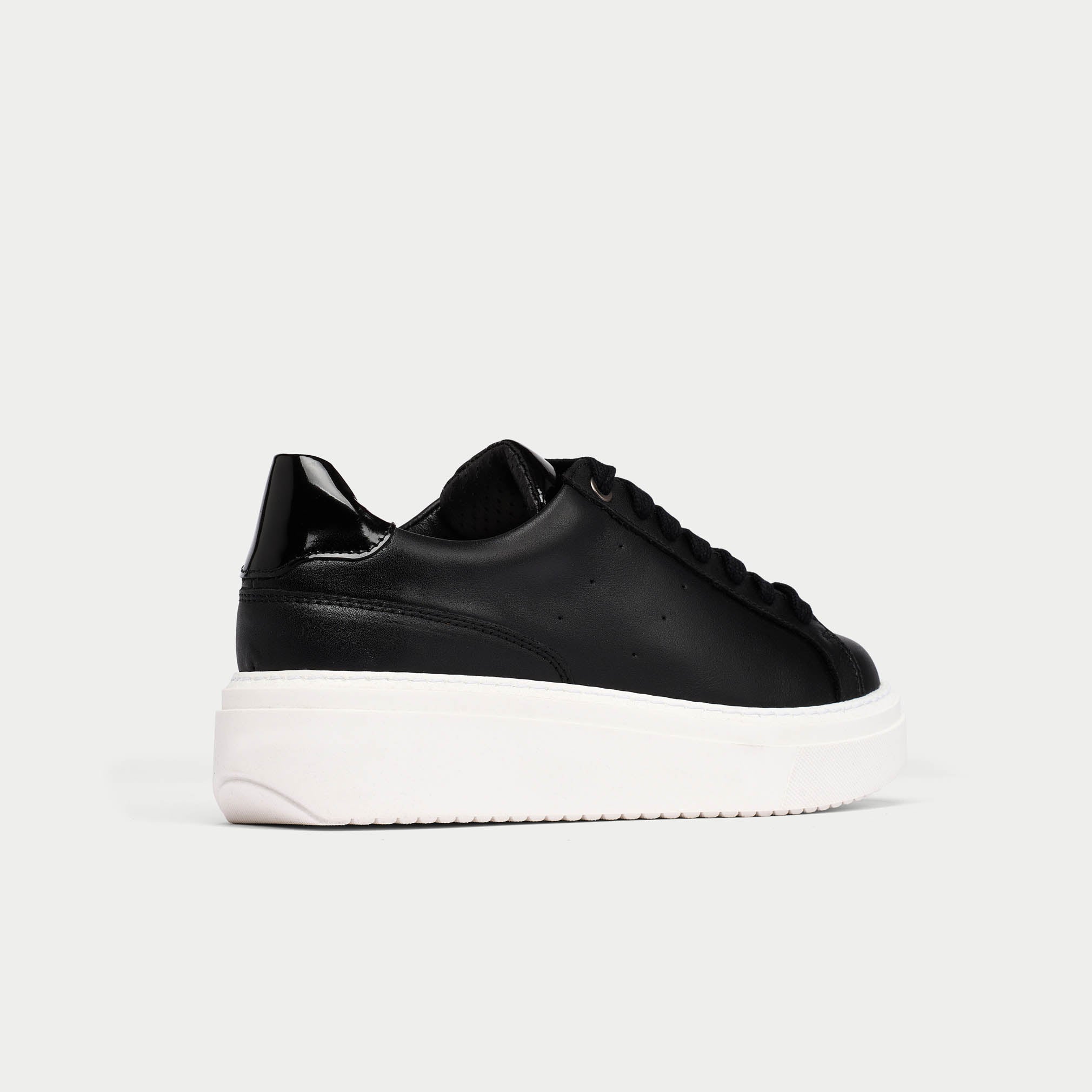Comet - Black Leather Sneakers
