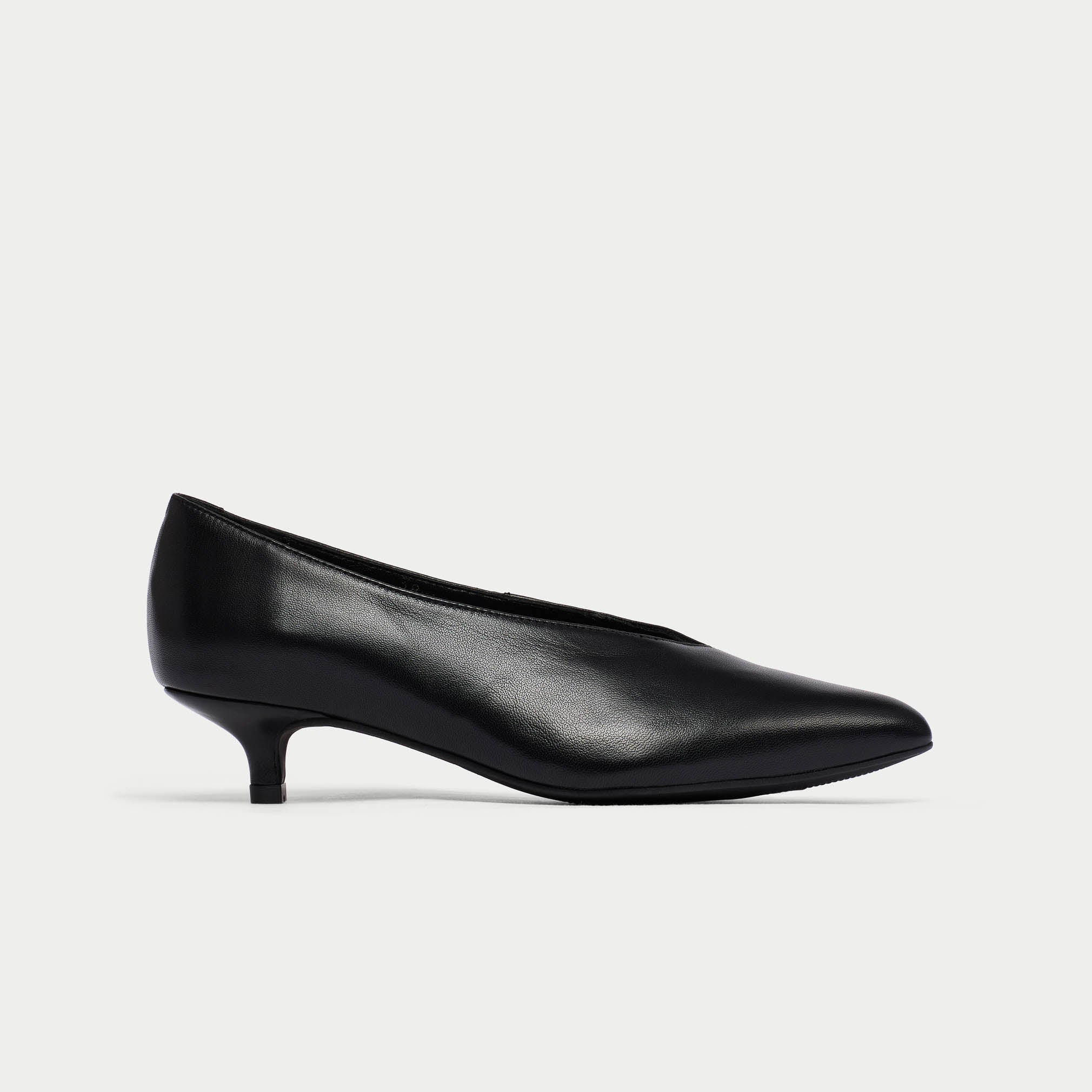 Courtney - Black Leather Pumps