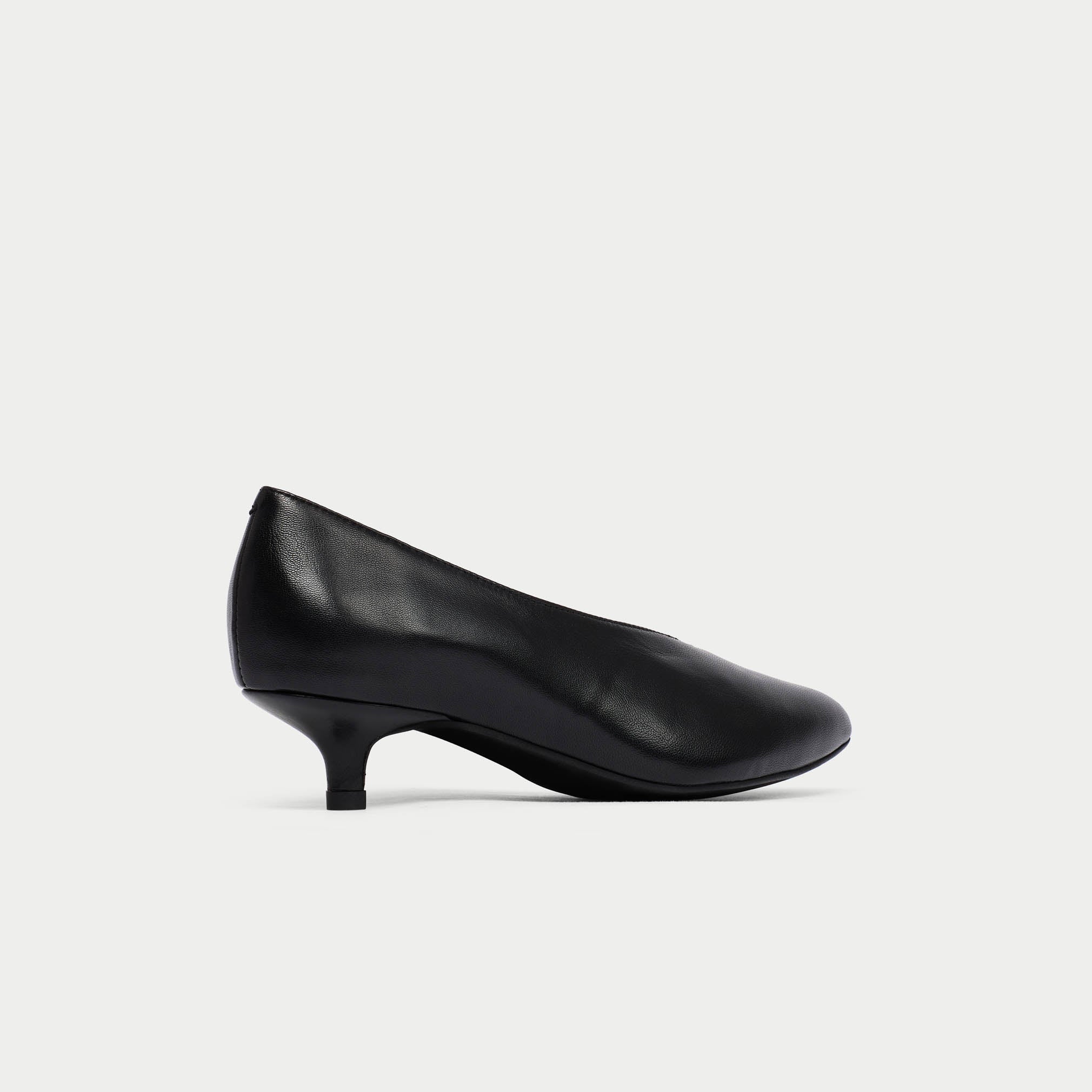 Courtney - Black Leather Pumps