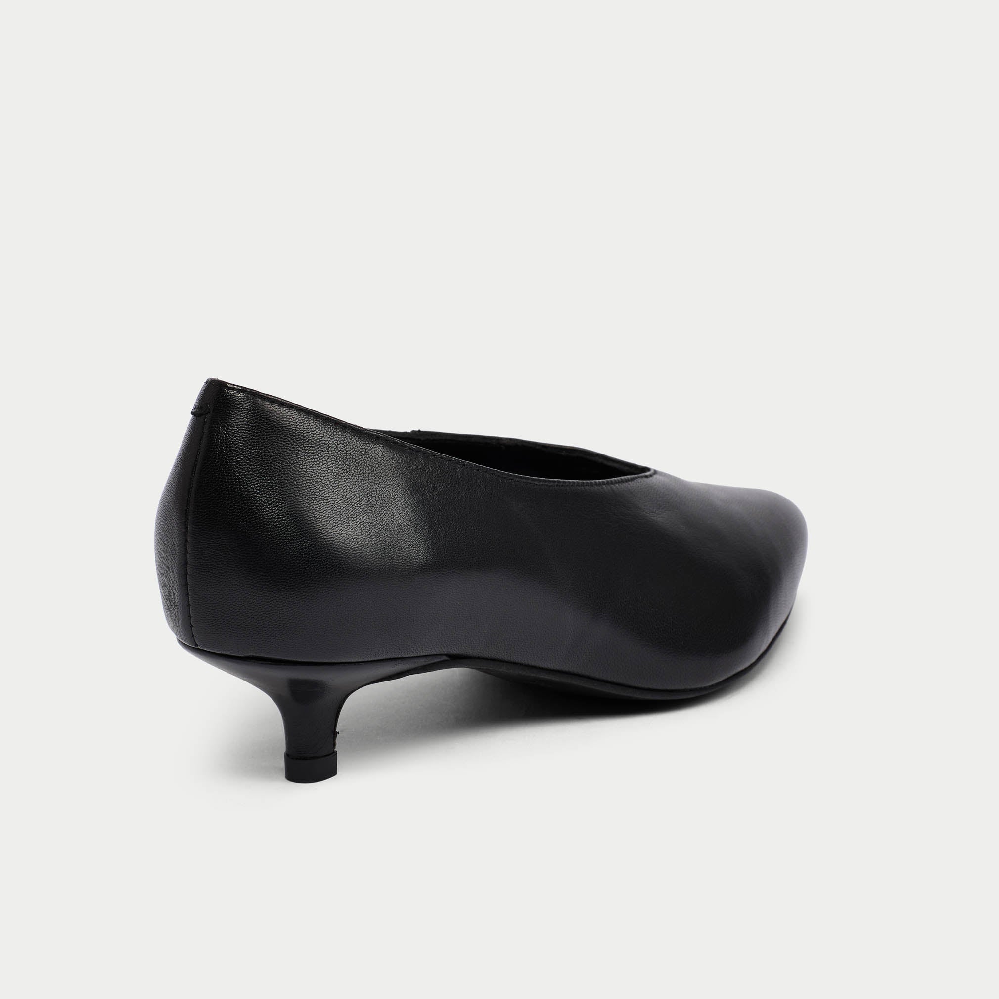 Courtney - Black Leather Pumps