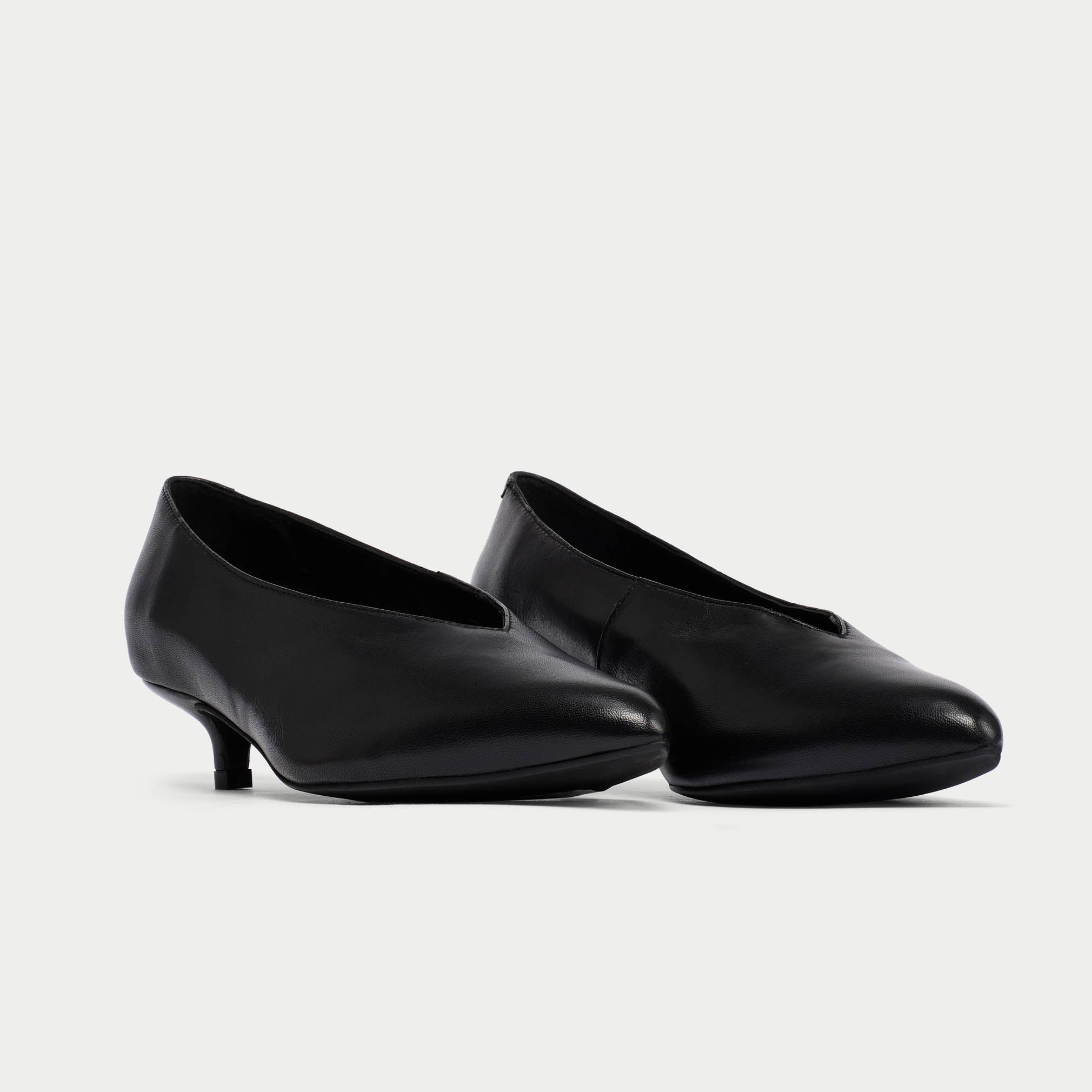 Courtney - Black Leather Pumps