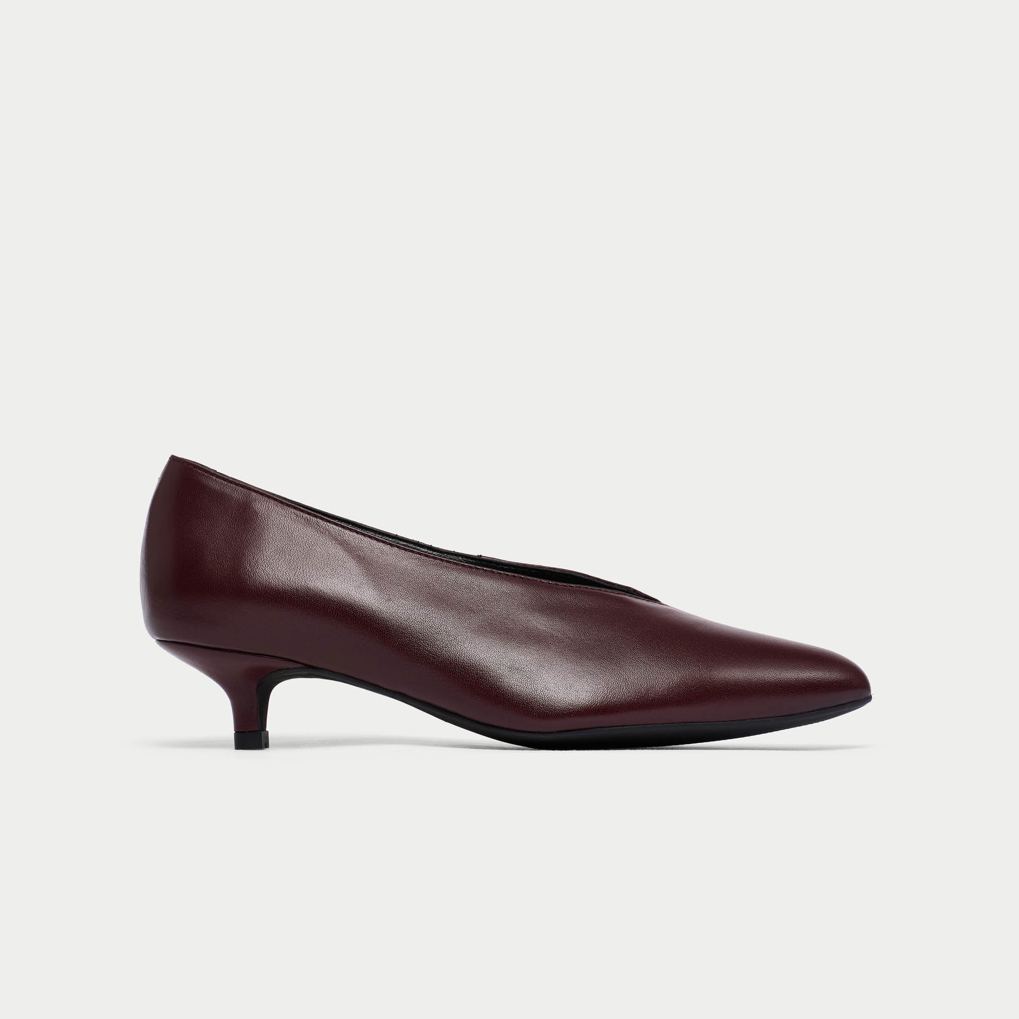 Courtney - Black Leather Pumps