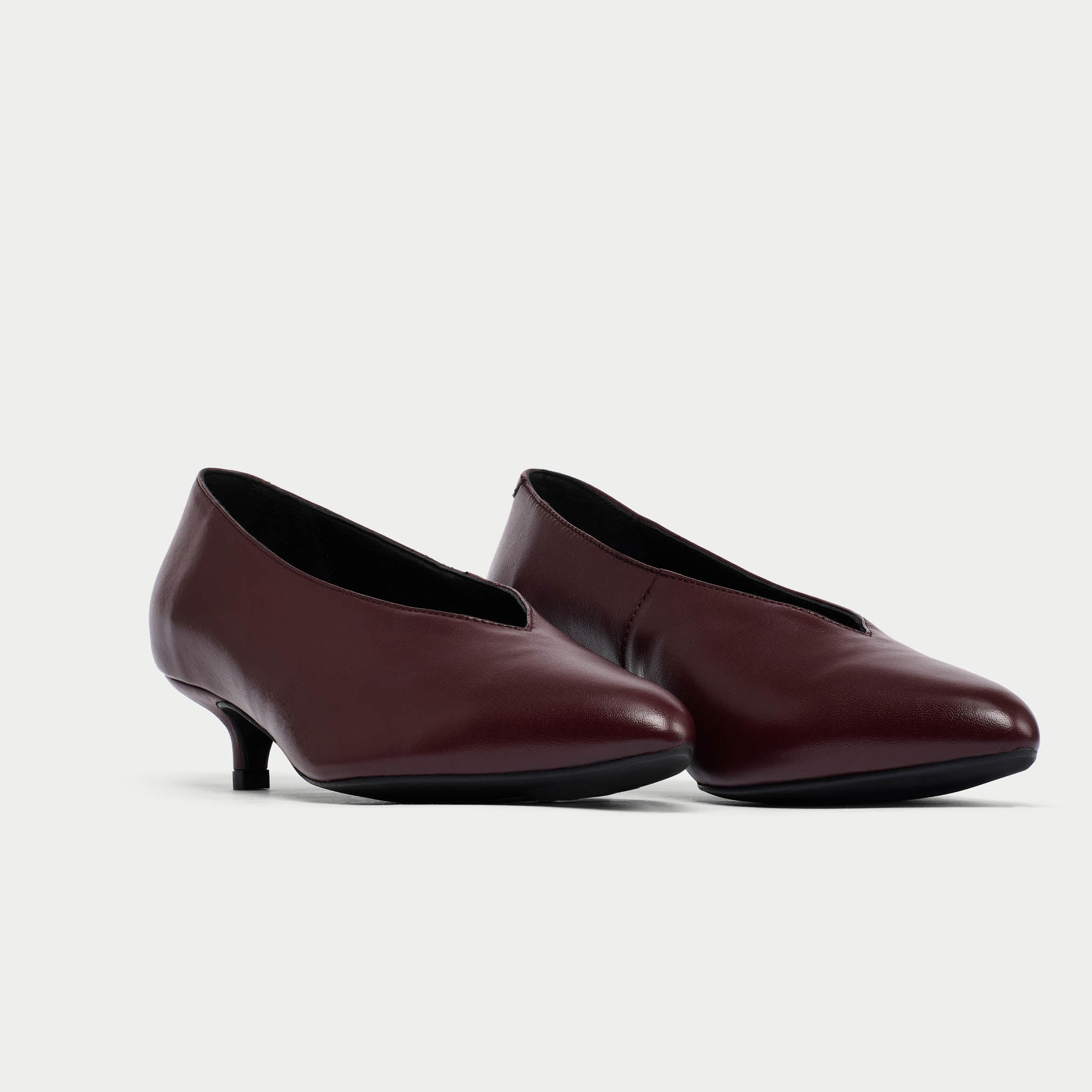 Courtney - Black Leather Pumps