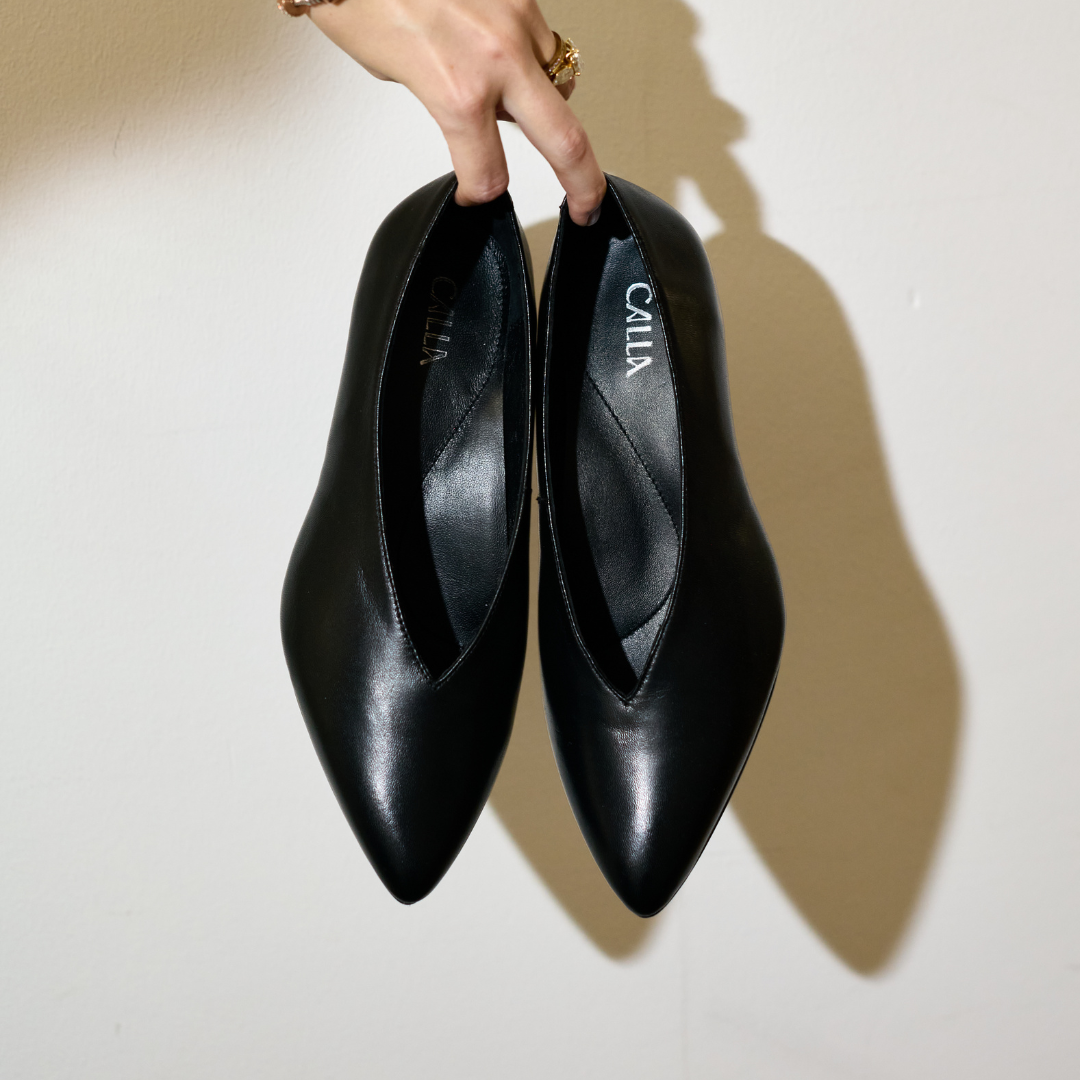 Courtney - Black Leather Pumps
