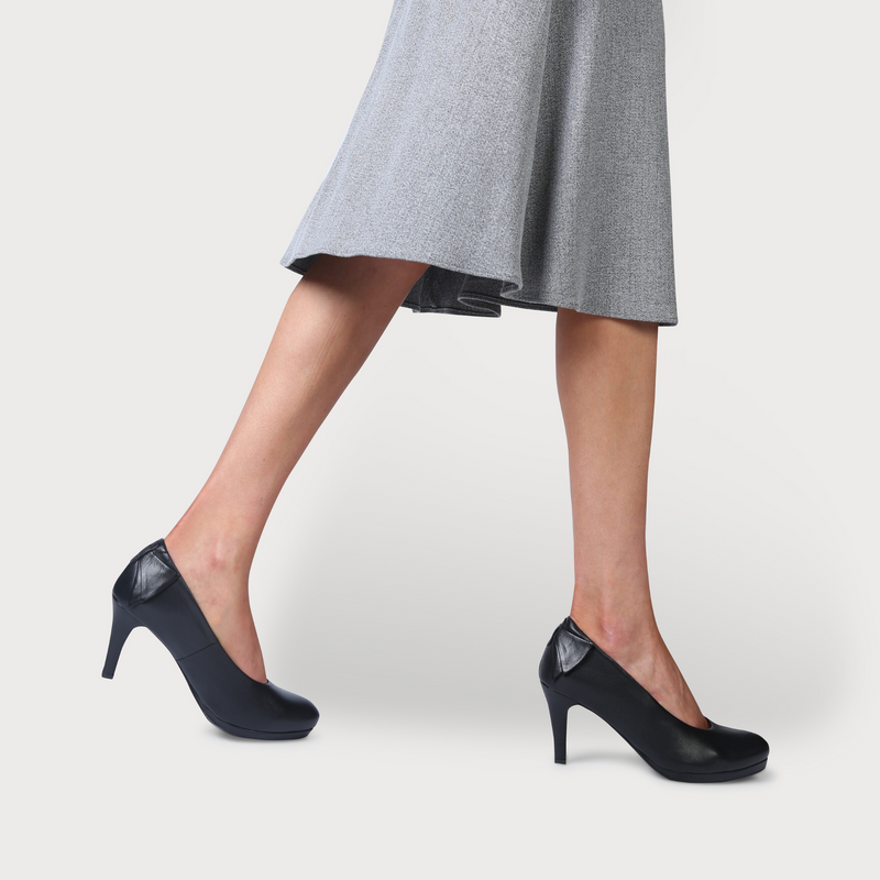 model wearing black heels