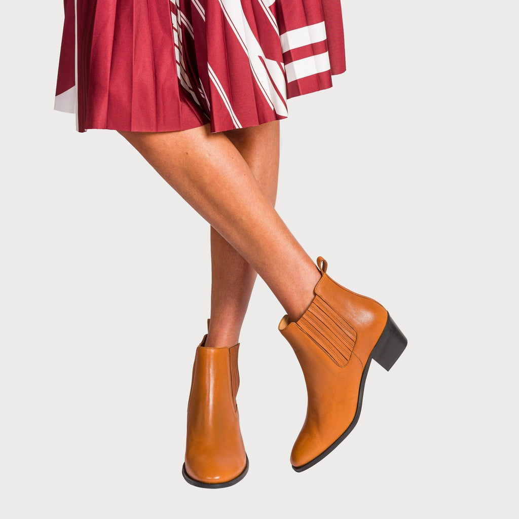 sjældenhed pubertet indlogering Calla | Chelsea | Tan leather women's boots