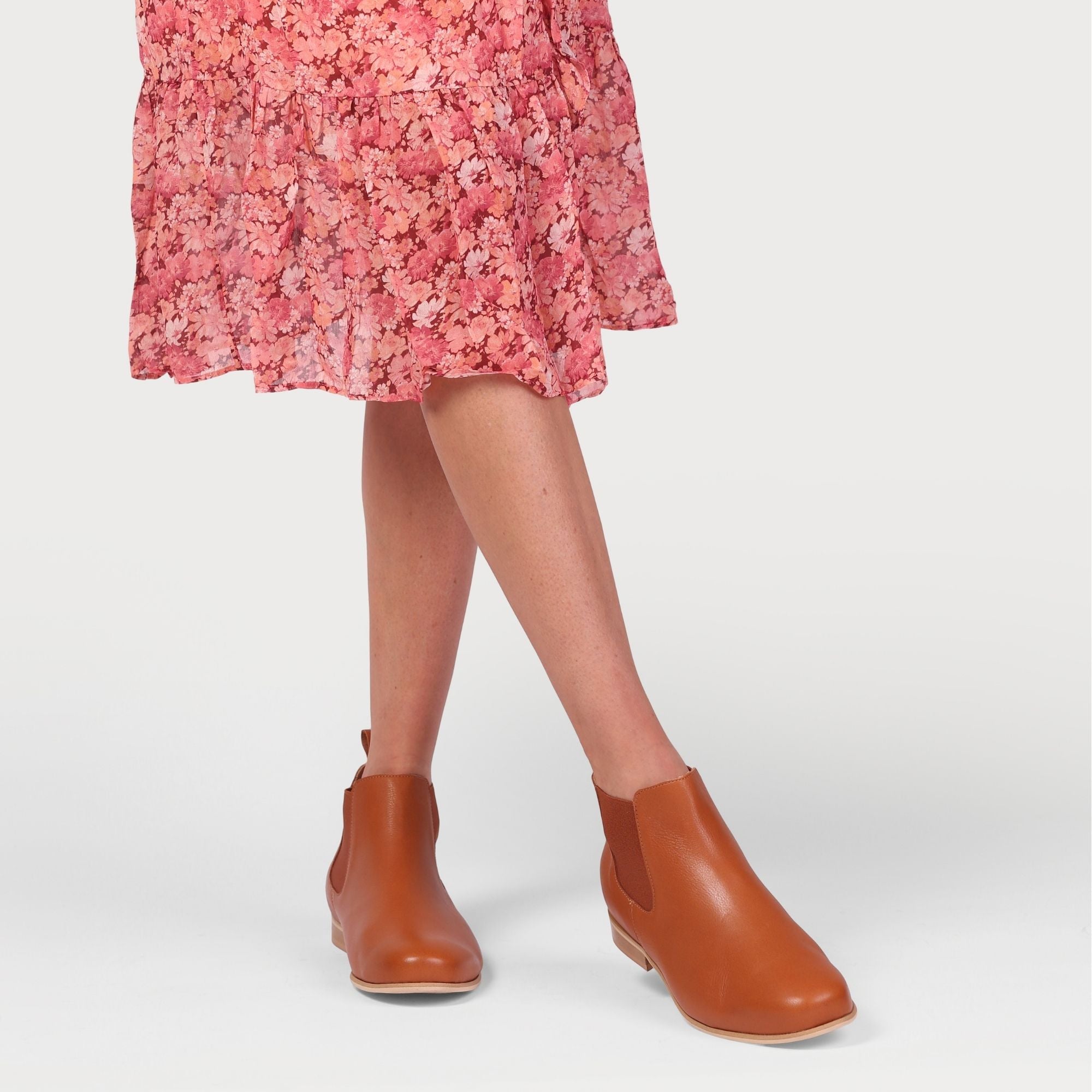 chloe cognac flat chelsea boots