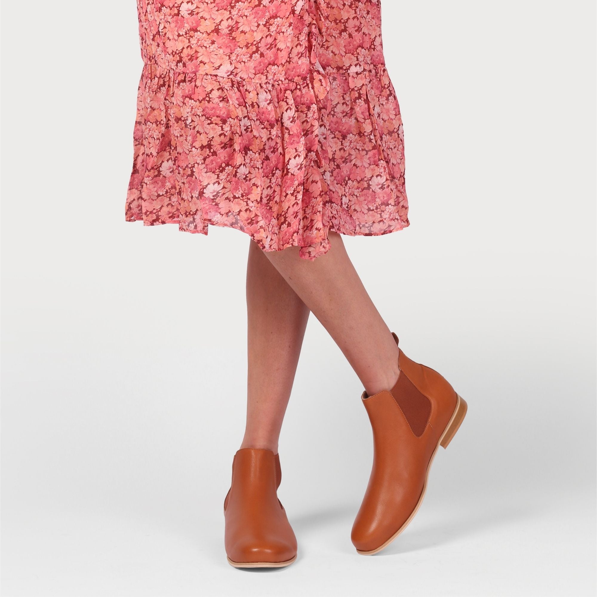 chloe cognac flat chelsea boots